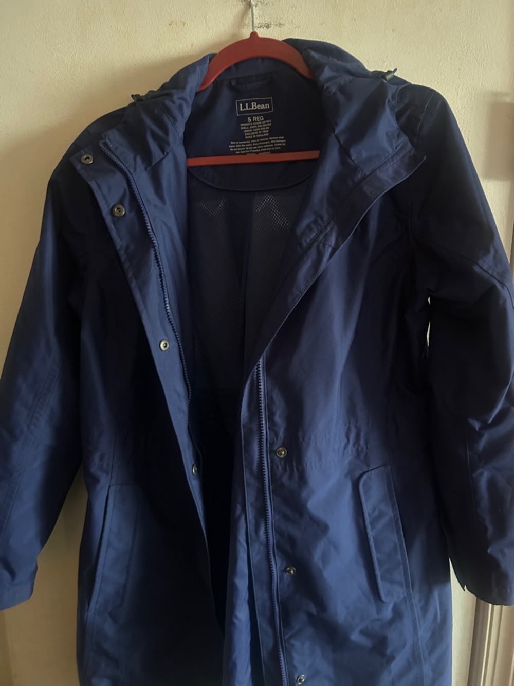 L.L. Bean Men's Navy Hooded Raincoat Ladies size small in good condition